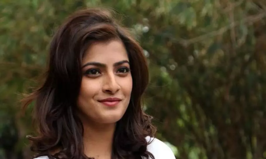 Varalaxmi Sarathkumar responds to negative reviews; asks who gave them the right Varalaxmi Sarathkumar responds to negative reviews; asks who gave them the right