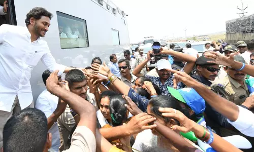 CM Jagan roars at final yatra in Tekkali