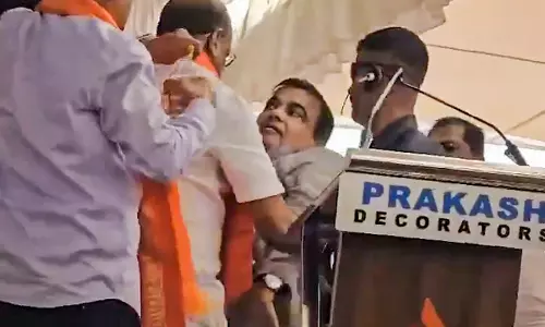Gadkari Faints At Yavatmal Election Rally