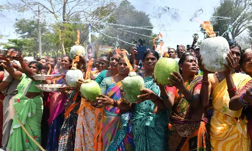 YSRC, TD hold mammoth poll rallies in Chandragiri YSRC, TD hold mammoth poll rallies in Chandragiri
