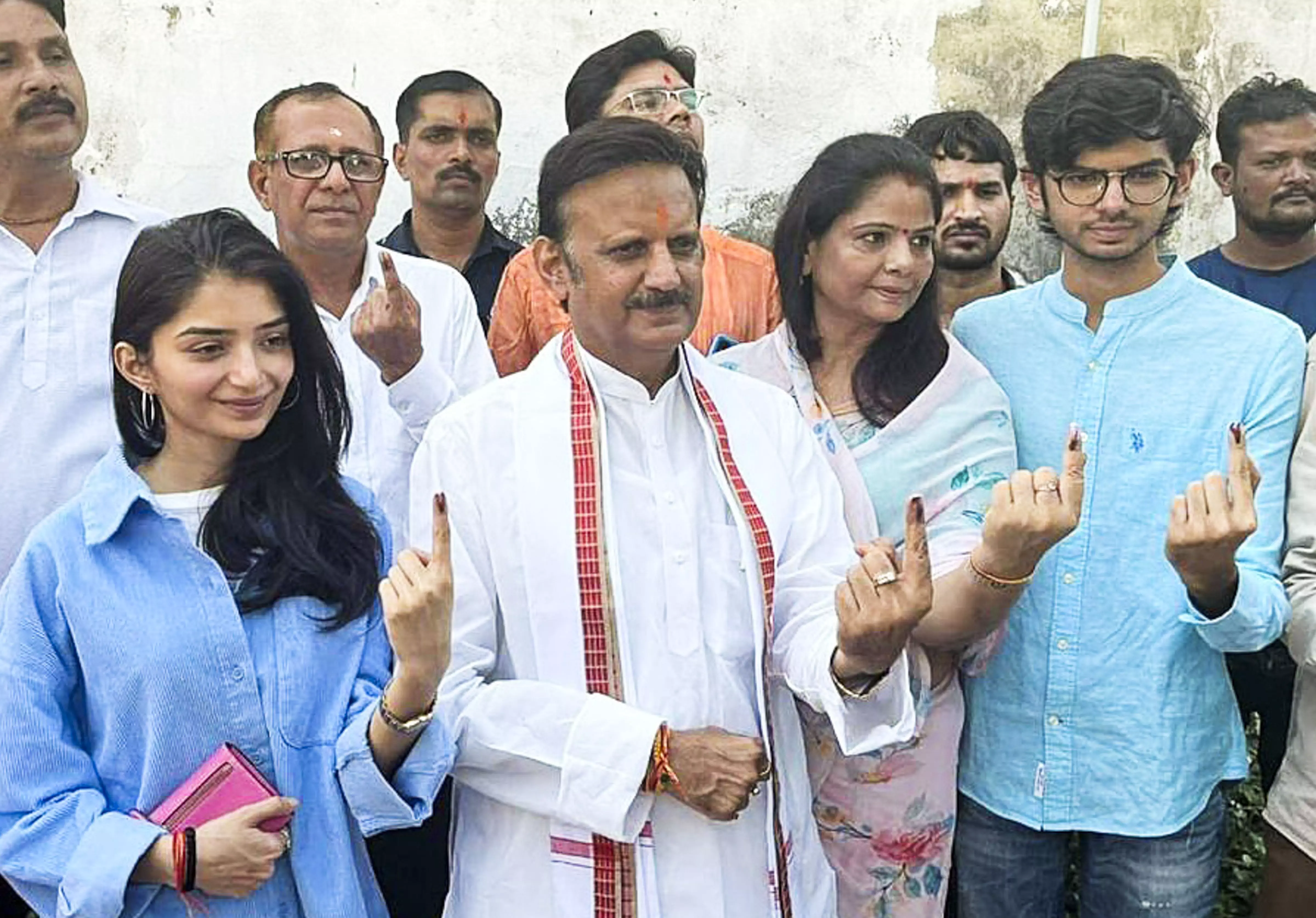 LS polls: Brisk Polling in Chhattisgarh, Moderate in MP, Baghel Heckled LS polls: Brisk Polling in Chhattisgarh, Moderate in MP, Baghel Heckled