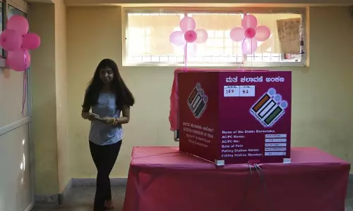 Pink and Haritha Polling Booths to Encourage Women and General Voters in NTR District Pink and Haritha Polling Booths to Encourage Women and General Voters in NTR District