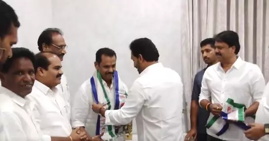 TDP Senior Leader Yanamala Krishnudu Joins YSRCP