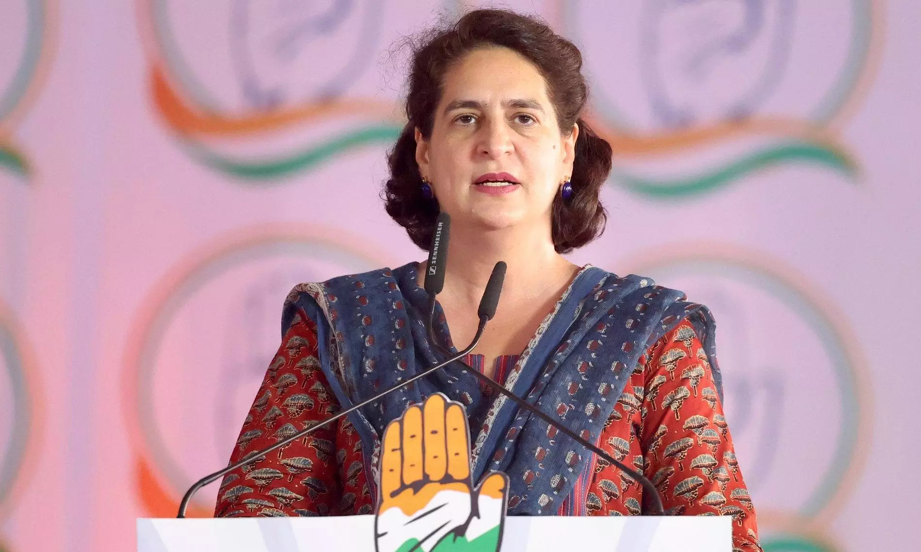 Priyanka Gandhi Urges People to Defeat ‘PM’s Arrogance’ Priyanka Gandhi Urges People to Defeat ‘PM’s Arrogance’