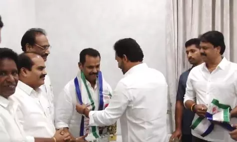 TDP Senior Leader Yanamala Krishnudu Joins YSRCP