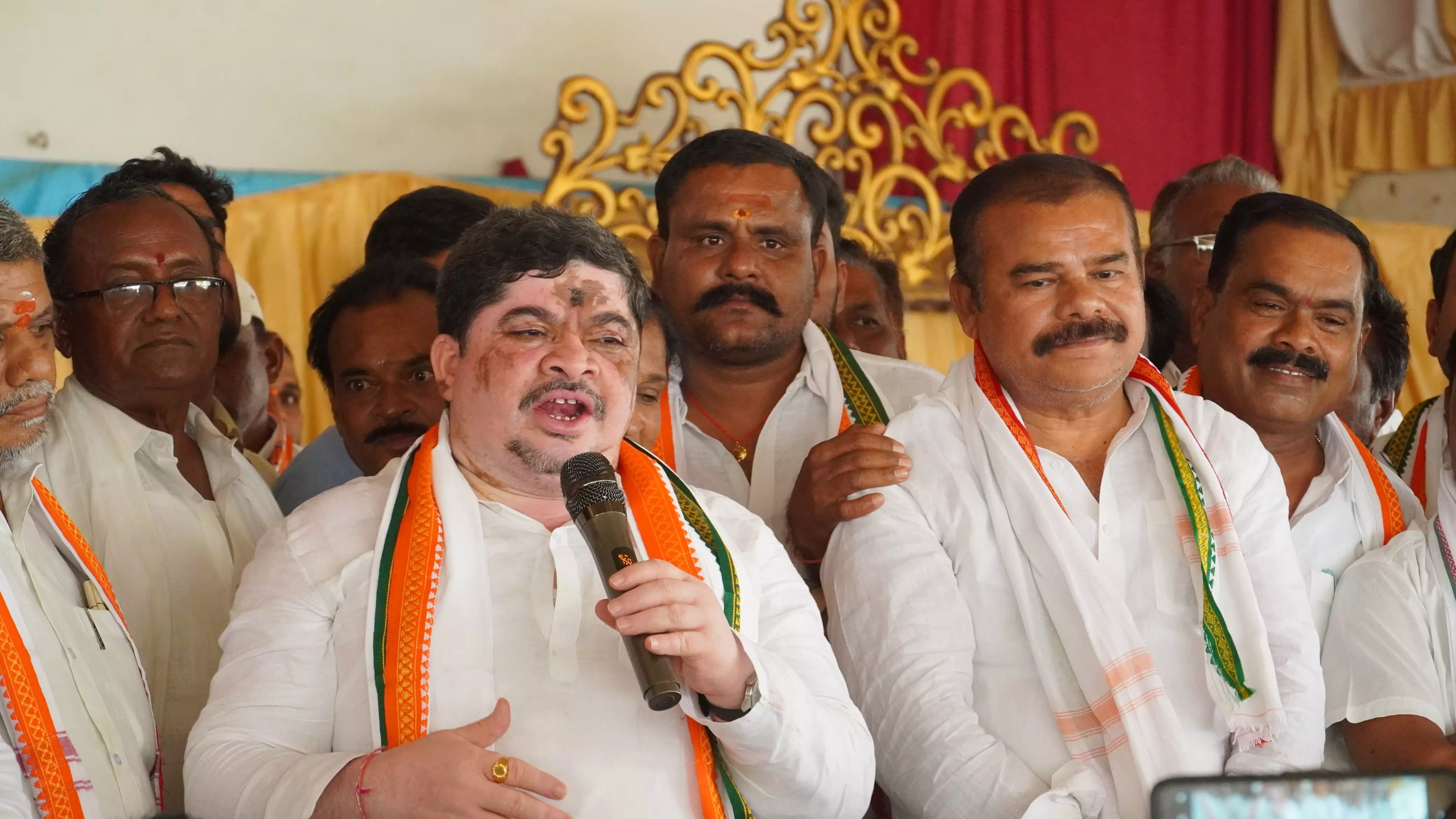 Ponnam Derides Modi for Wealth and Muslims Remarks Ponnam Derides Modi for Wealth and Muslims Remarks