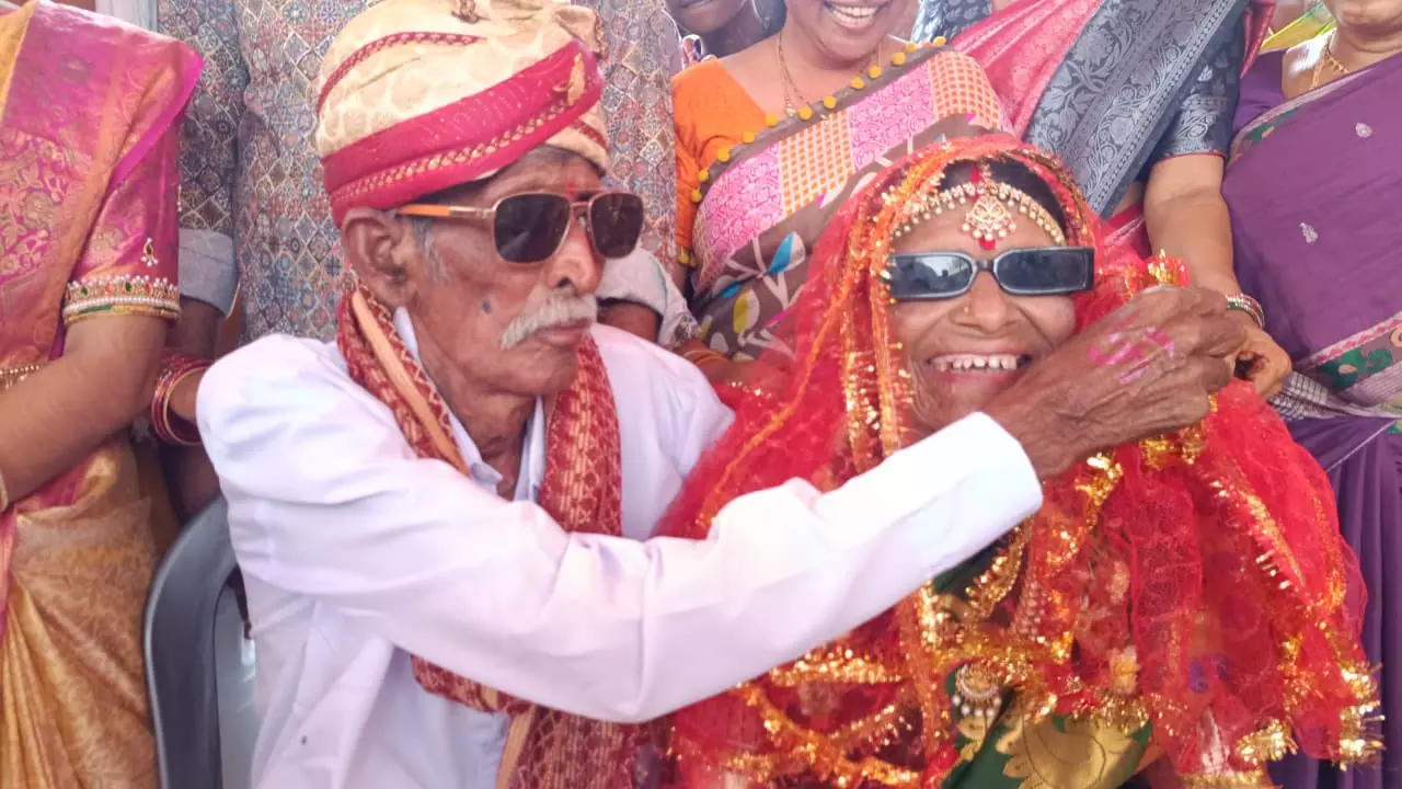 Groom 80, Bride 75, Grandkids Fulfil Grandmom’s Wish