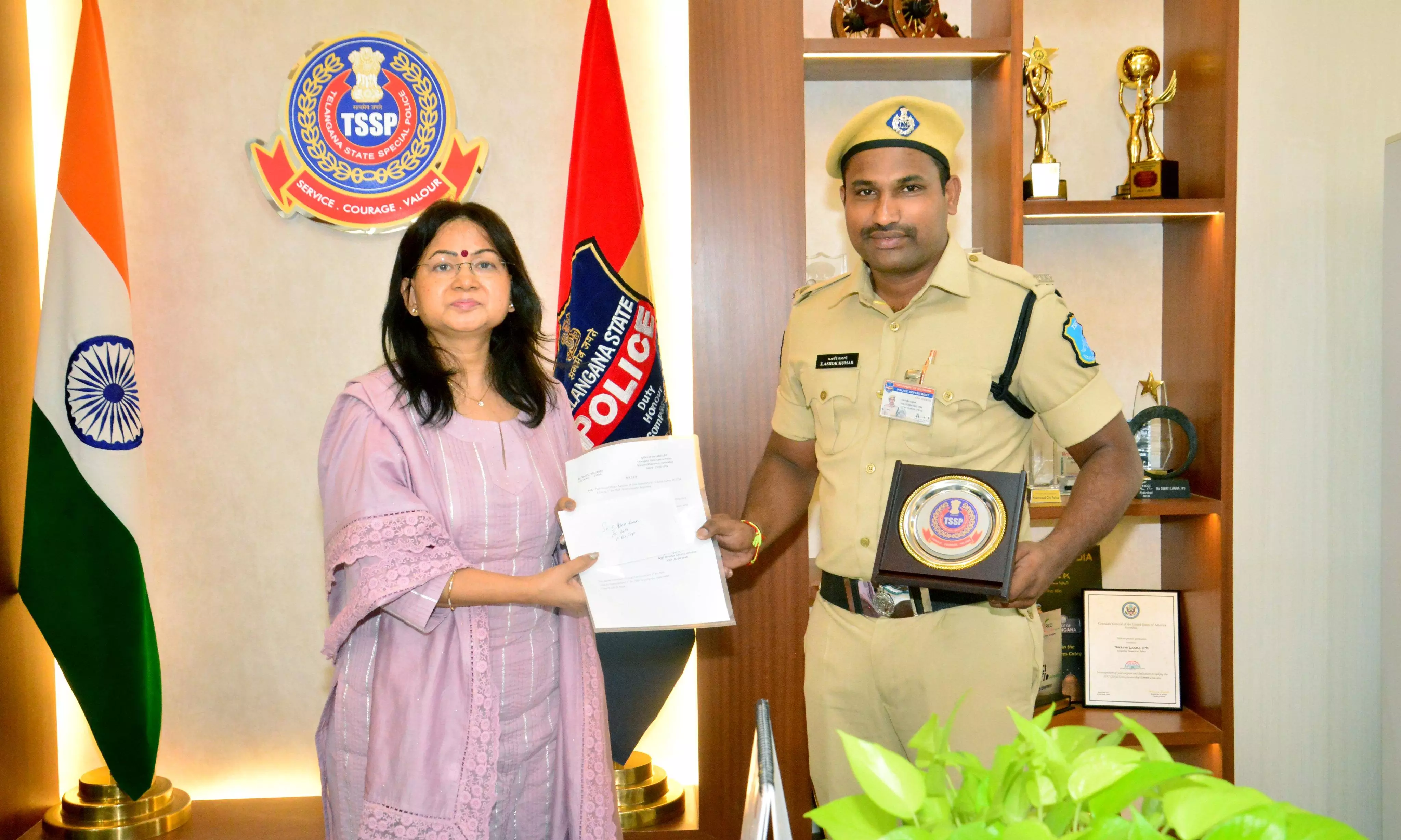 Hyderabad cop saves woman trying to commit suicide Hyderabad cop saves woman trying to commit suicide