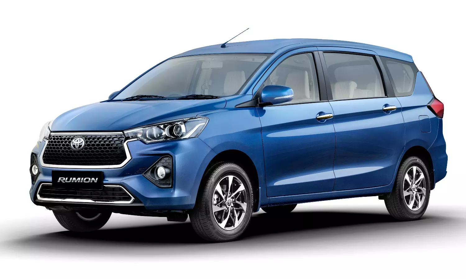 Toyota Rumion Features, On Road Price