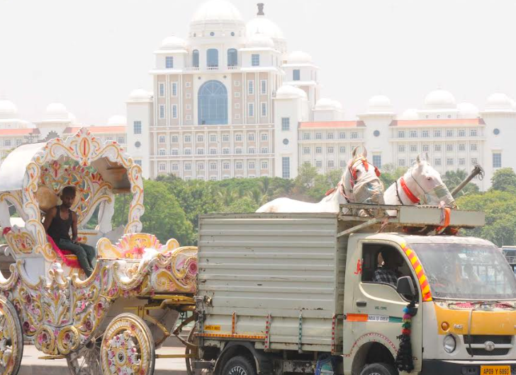 Hyderabad Residents Brave Summer Heat