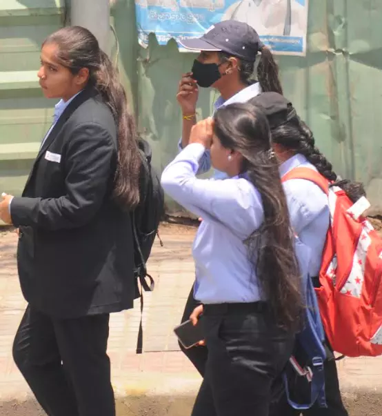 Hyderabad Residents Brave Summer Heat