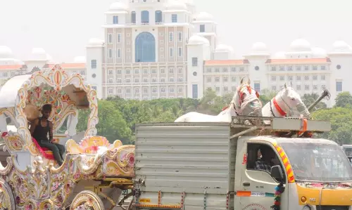 Hyderabad Residents Brave Summer Heat Hyderabad Residents Brave Summer Heat