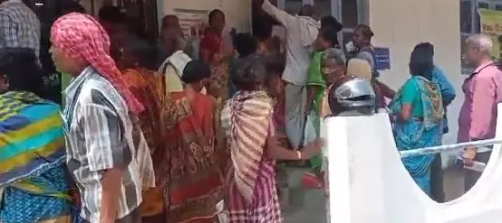 Pensioners wait for hours in hot sun before banks for pensions