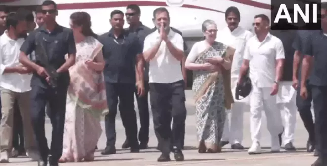 Flanked by Sonia, Priyanka, Cong top guns; Rahul lands in UP ahead of filing nomination from Raebareli Flanked by Sonia, Priyanka, Cong top guns; Rahul lands in UP ahead of filing nomination from Raebareli
