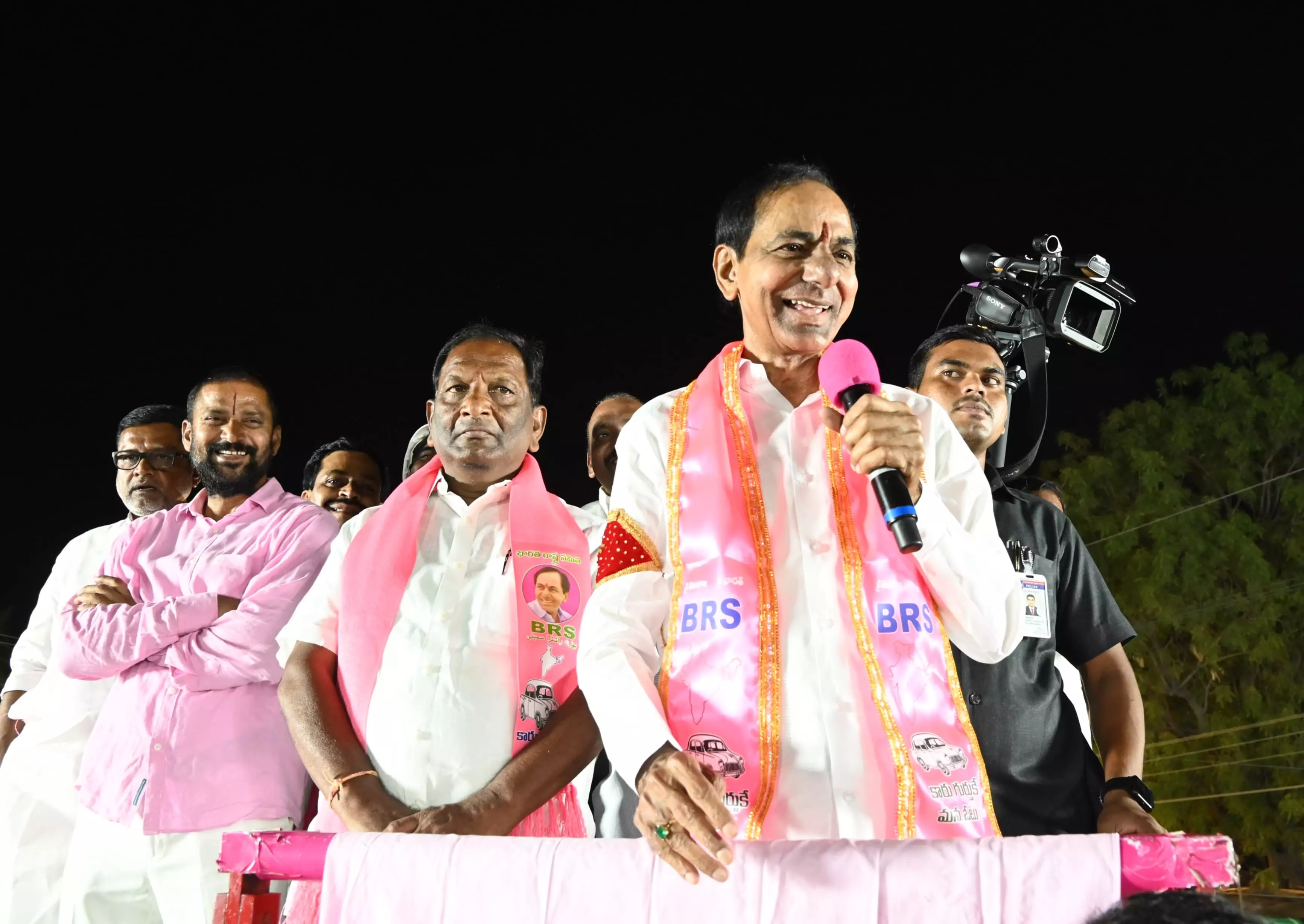 Modi Will Hand Singareni to Adani, warns KCR Modi Will Hand Singareni to Adani, warns KCR