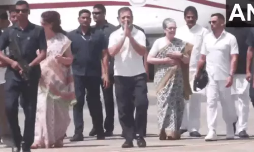Flanked by Sonia, Priyanka, Cong top guns; Rahul lands in UP ahead of filing nomination from Raebareli