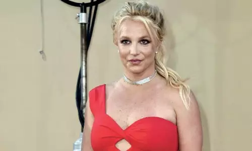 Candid Insights: Britney Spears Hotel Departure Unveils the Strains of Celebrity Life