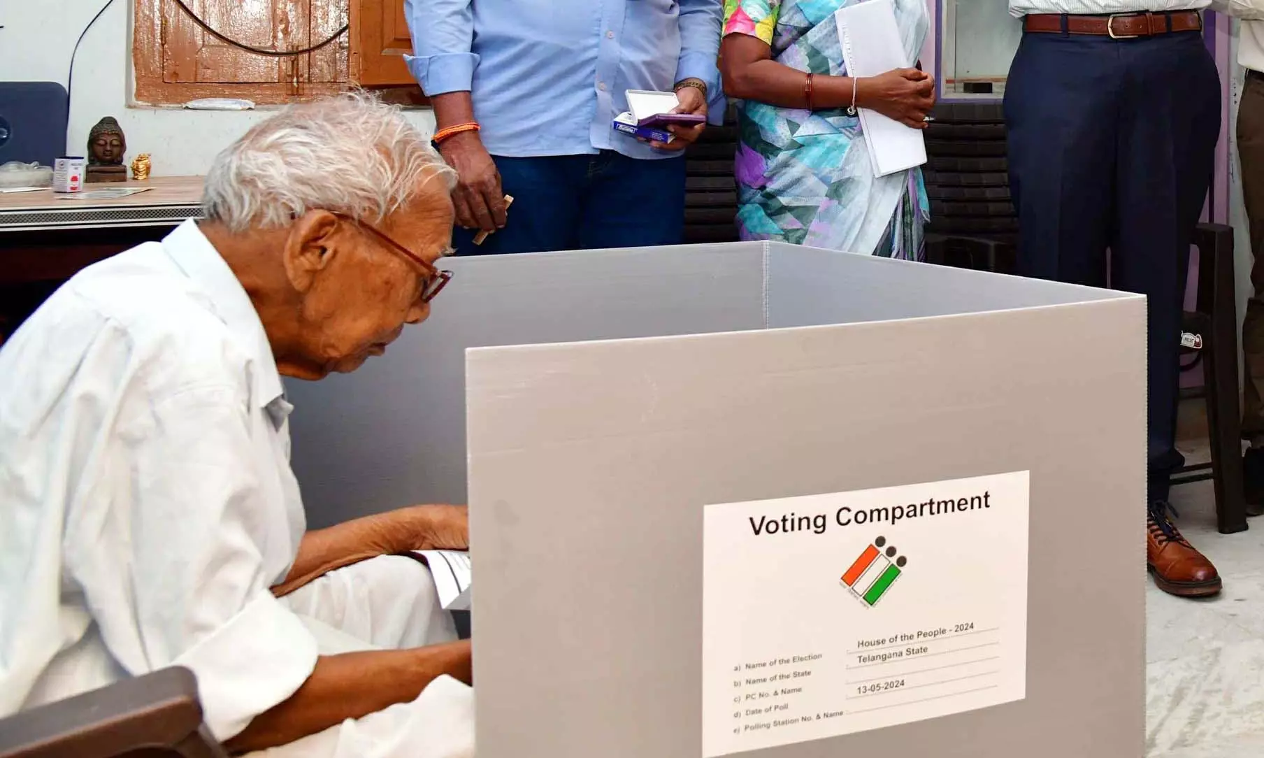 2347 voters to cast votes through home voting in Guntur District 2347 voters to cast votes through home voting in Guntur District