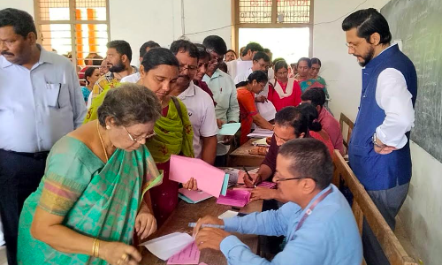 EC team reviews law & order, voter list preparation in Jharkhand