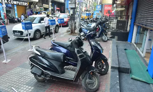 Traffic Chaos Persists in Hyderabads South Zone Despite Penalties