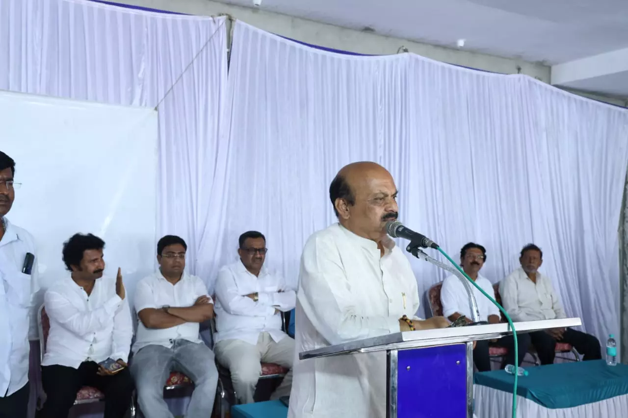 Basavaraj Bommai Highlights Shortcomings in Guarantee Schemes, Predicts Advantage for BJP Basavaraj Bommai Highlights Shortcomings in Guarantee Schemes, Predicts Advantage for BJP