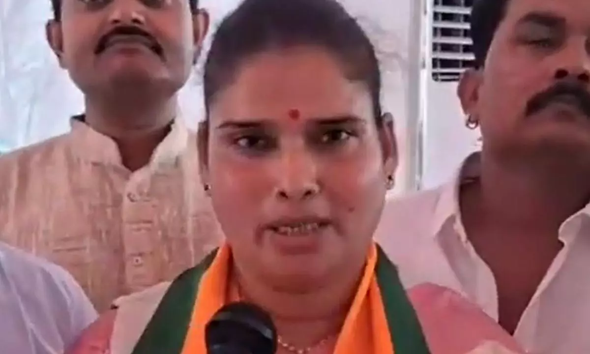 MP Congress MLA joins BJP ahead of 3rd phase of LS polls MP Congress MLA joins BJP ahead of 3rd phase of LS polls