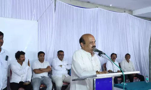 Basavaraj Bommai Highlights Shortcomings in Guarantee Schemes, Predicts Advantage for BJP Basavaraj Bommai Highlights Shortcomings in Guarantee Schemes, Predicts Advantage for BJP