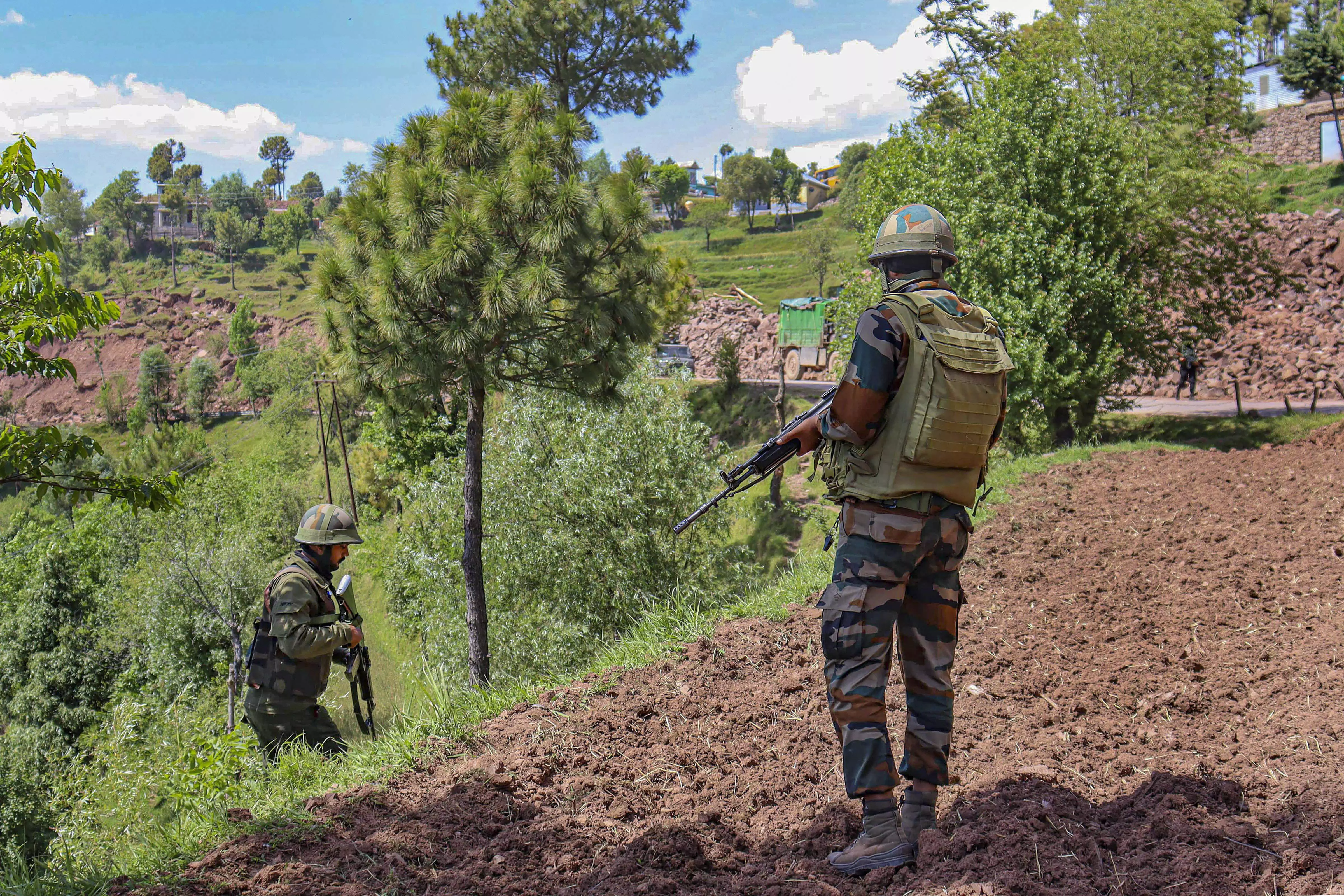 Army, J&K Police Intensify Hunt Down for Poonch Attackers