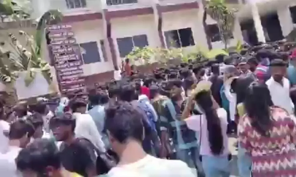 Hyderabad: MGIT Students Protest for Summer break amid scorching heat