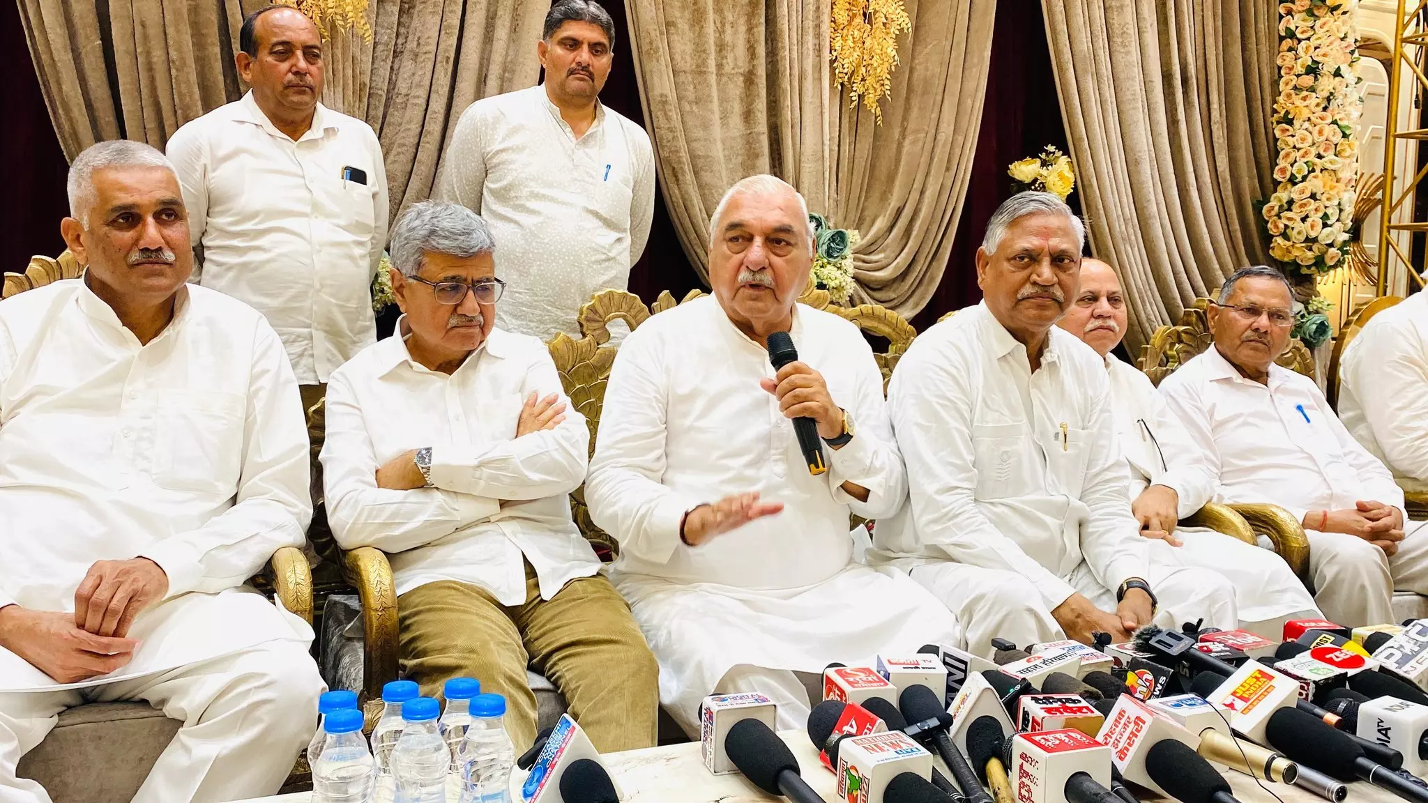 Four Independent MLAs Withdraw Support from BJP Govt in Haryana, Back Congress Four Independent MLAs Withdraw Support from BJP Govt in Haryana, Back Congress