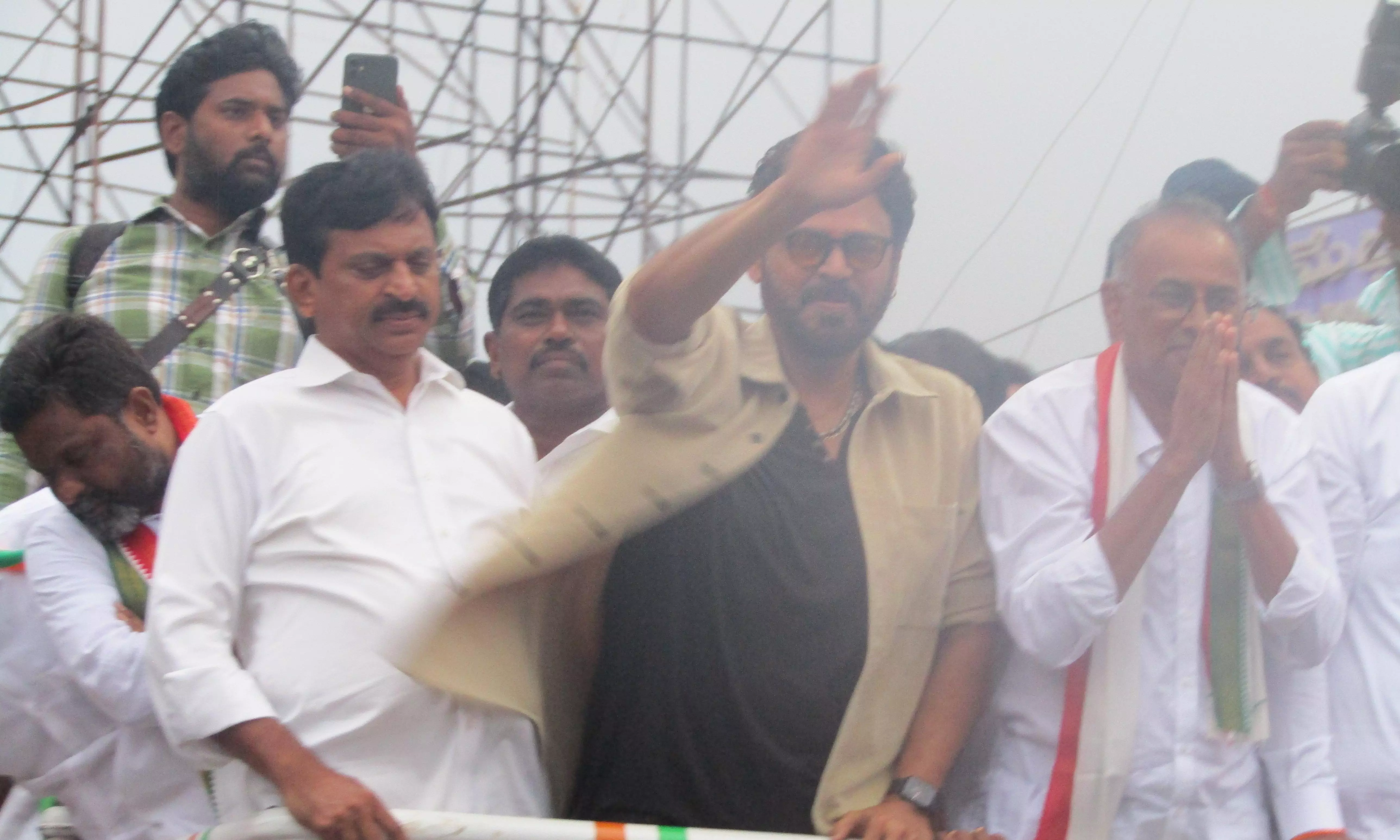 Actor Venkatesh Conducts Roadshow for Khammam Cong Candidate