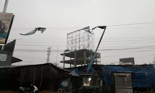 Sudden showers bring relief to people in city