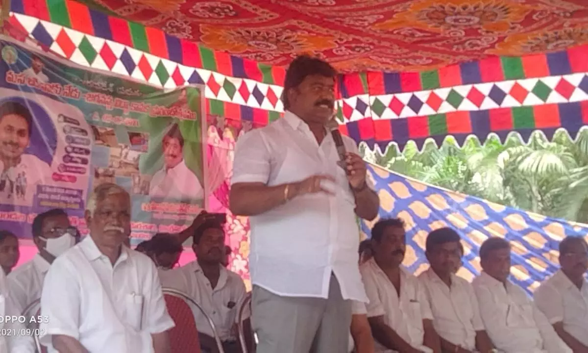 Mummidivaram MLA faces harsh questions from villagers during election campaign Mummidivaram MLA faces harsh questions from villagers during election campaign