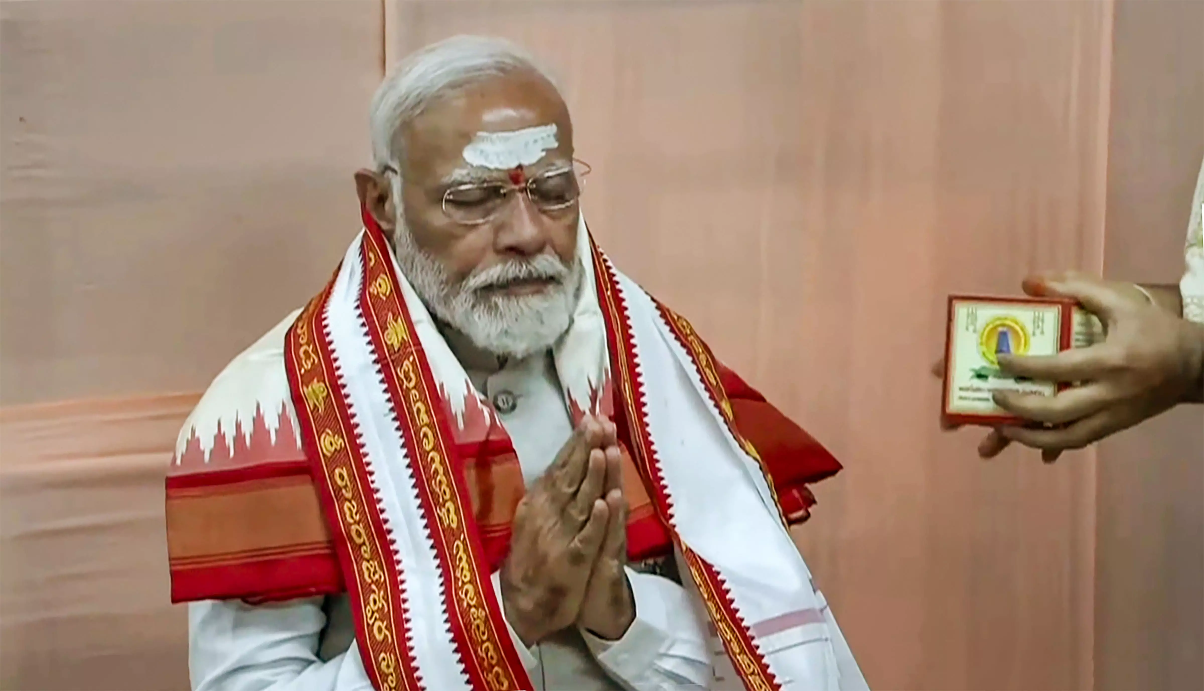 PM Modi Offers Prayers at Vemulawada Temple in Telangana
