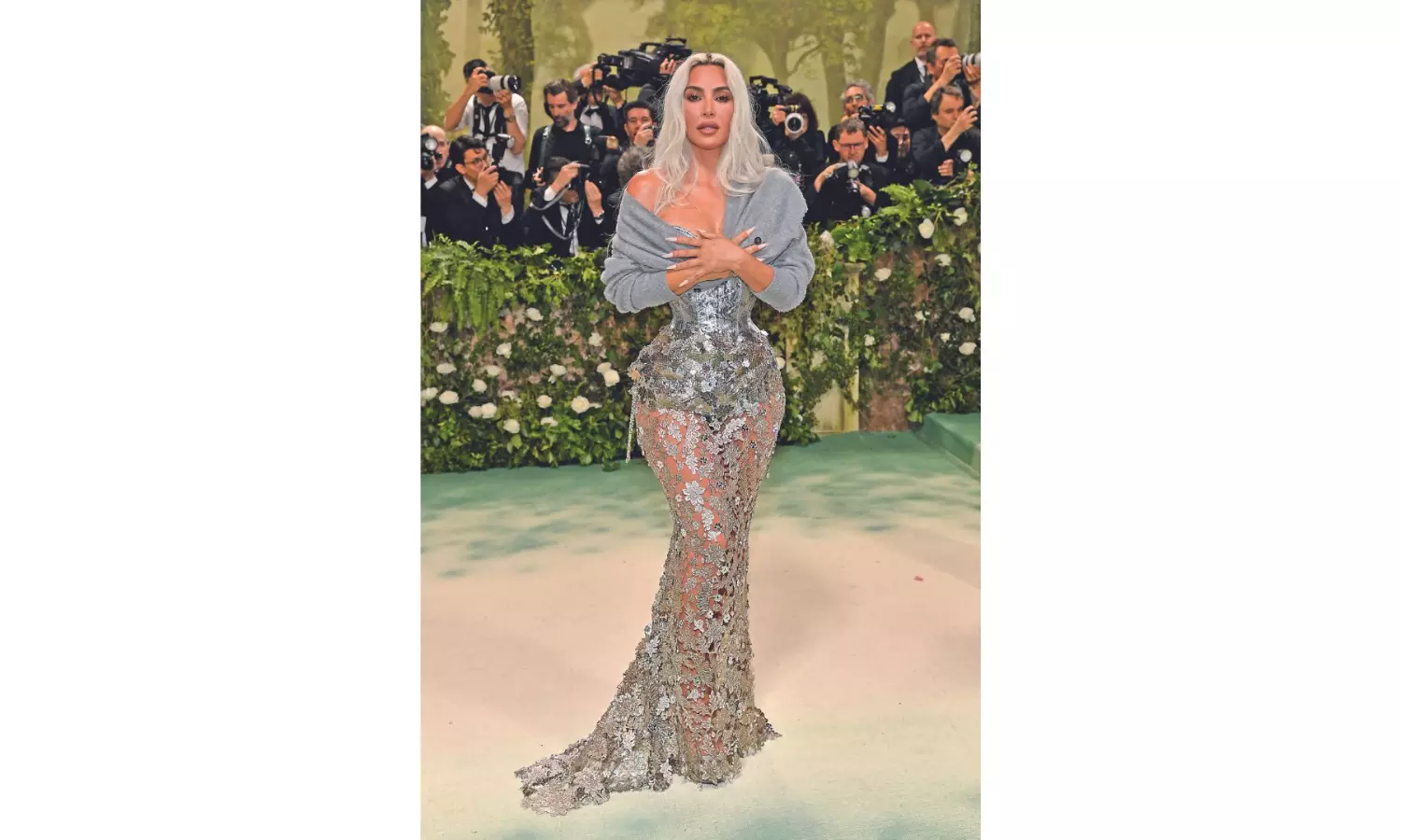Kim’s gown spooks fans Kim’s gown spooks fans