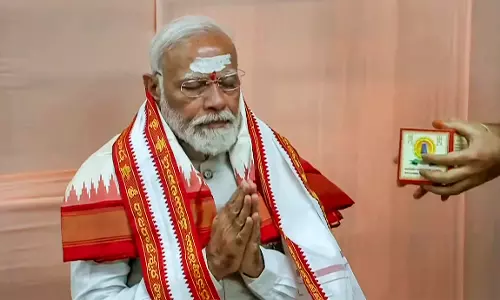 PM Modi Offers Prayers at Vemulawada Temple in Telangana