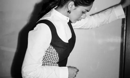 Mrunal makes a style statement in black and white