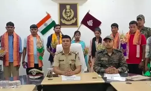 9 Maoist cadres, all hailing from Chhattisgarh, surrender before Odisha police 9 Maoist cadres, all hailing from Chhattisgarh, surrender before Odisha police