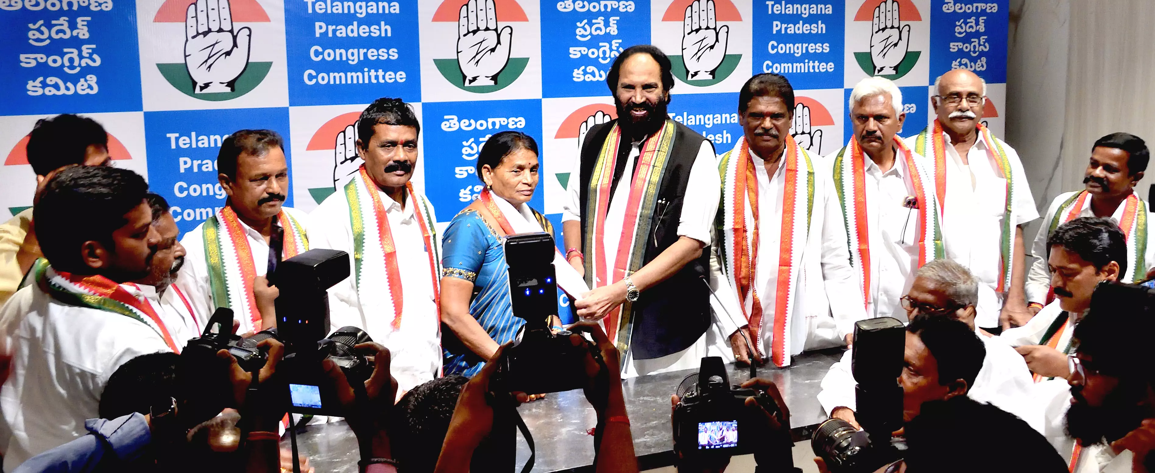 Statehood Martyr Srikantha Charys Mother Joins Congress