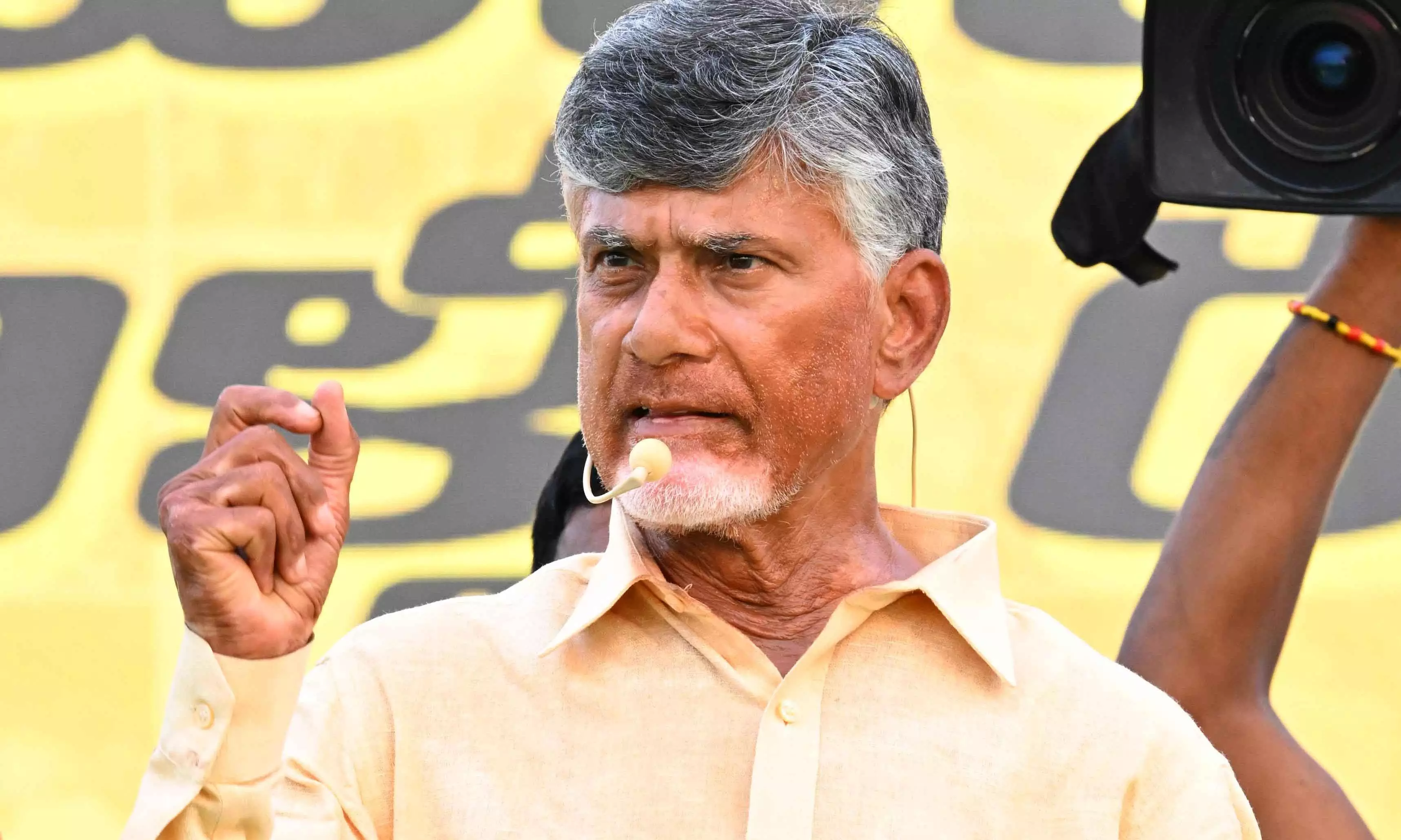 AP: Women Demonstrate Against Naidu for Stalling Rs.14,000 Crore Welfare Scheme Funds