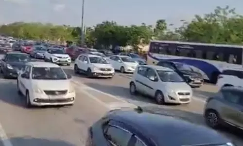 Elections: Toll plazas on Hyderabad-Vijayawada highway witness massive traffic snarls