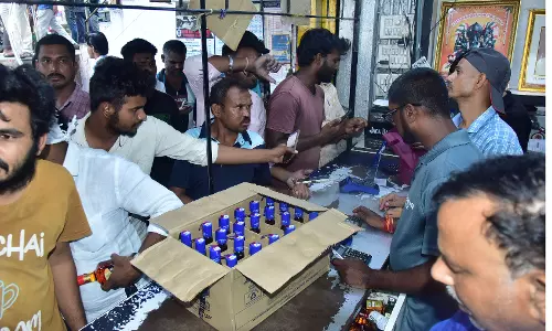 Hyderabad: Guzzlers Crowd Wine Shops Ahead of Dry Days