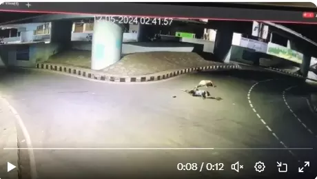 Killed, 1 Hurt As Speeding Bike Hits Flyover Barrier in Vizag Killed, 1 Hurt As Speeding Bike Hits Flyover Barrier in Vizag