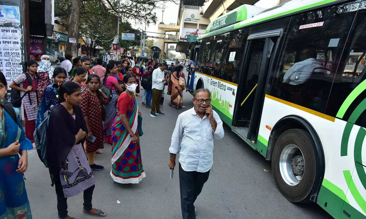 Bus stations, toll plazas witness rush as voters head home to exercise franchise in Telangana, AP