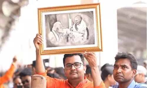 We worship our Mother...365 days a year: Mothers portrait brings smile on PM Modis face in Hooghly