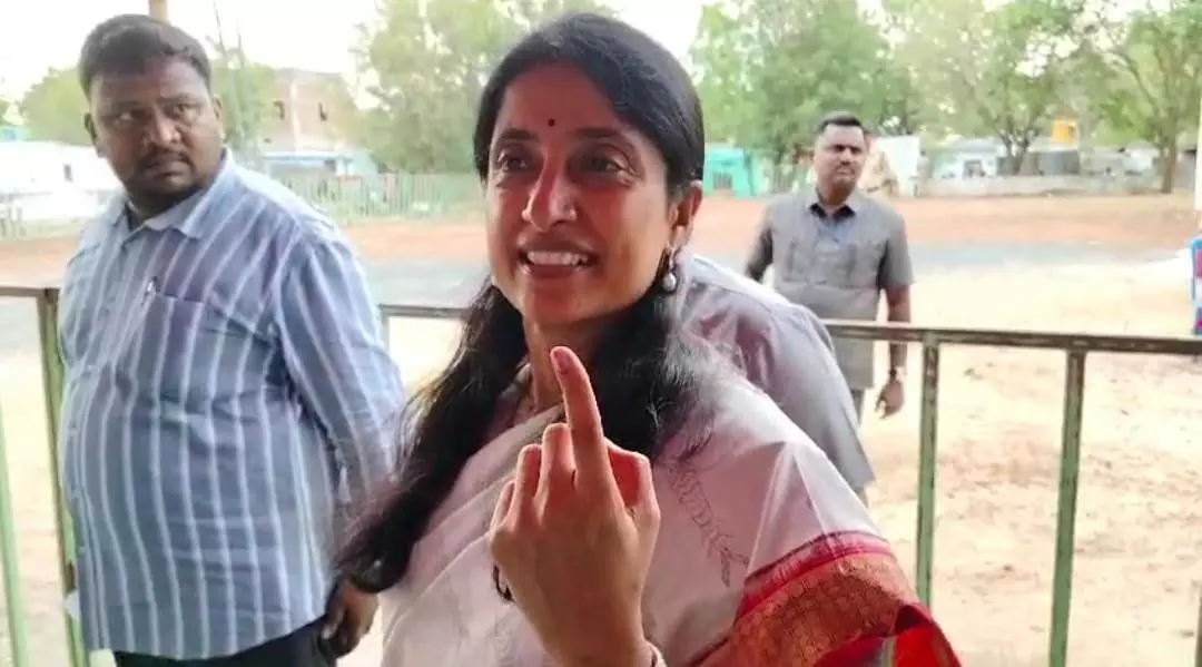 Polling underway in AP with Jagan, Naidu casting their votes early Polling underway in AP with Jagan, Naidu casting their votes early