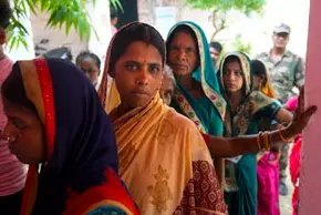 Sporadic clashes overshadow impressive turnout in Bengal Sporadic clashes overshadow impressive turnout in Bengal