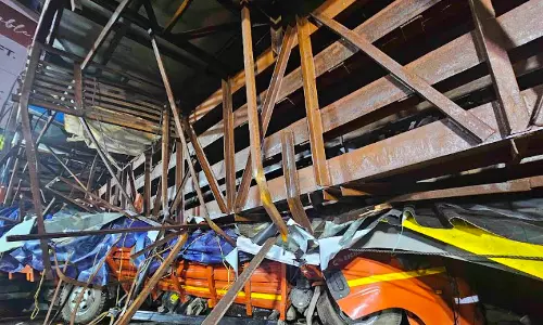 4 dead, 60 injured after billboard collapses in Mumbai after dust storm