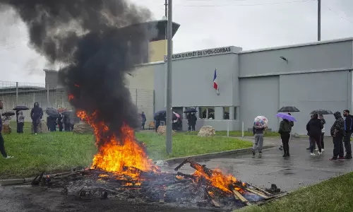 Massive manhunt in France for prison-break gang that gunned down officers
