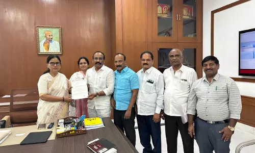 Telangana Govt Urged to Solve Pending Problems of Employees